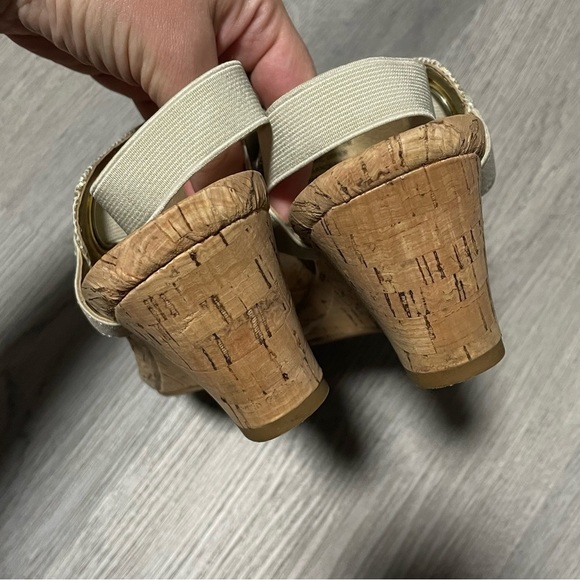 White Mountain Gold Glitter Wedges Size 8 - Picture 5 of 8